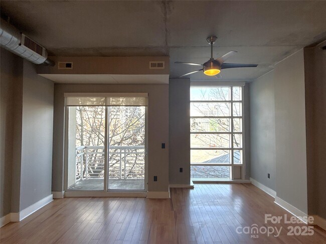 Building Photo - 505 E 6th St