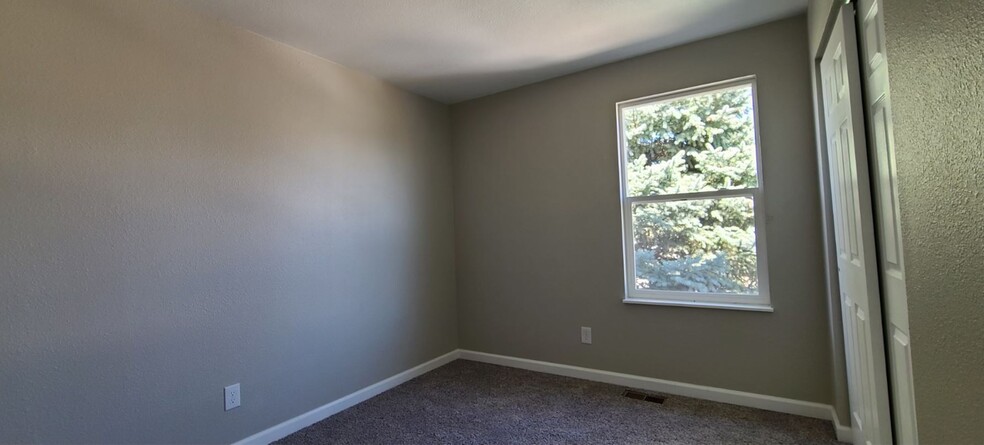 bedroom - 2285 Anthony Ct