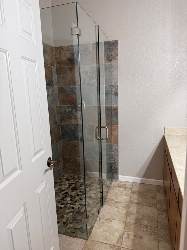 Building Photo - Charming 2-bedroom, 2-bathroom home locate...