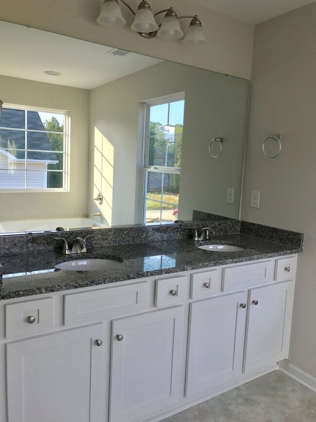 Building Photo - Come view these Luxurious 4 bedroom 2.5 bath w/2 Car Garage 2 Story homes. Located in Salisbury