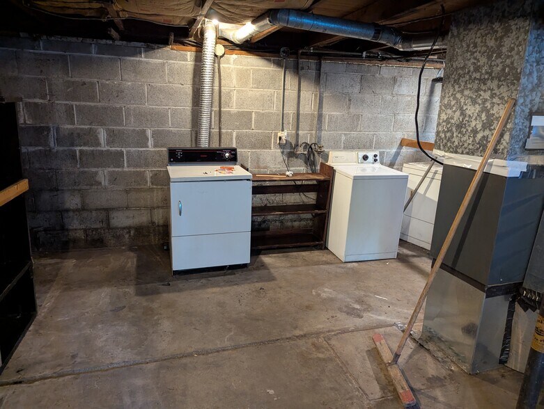 Building Photo - 14726 Manor Way