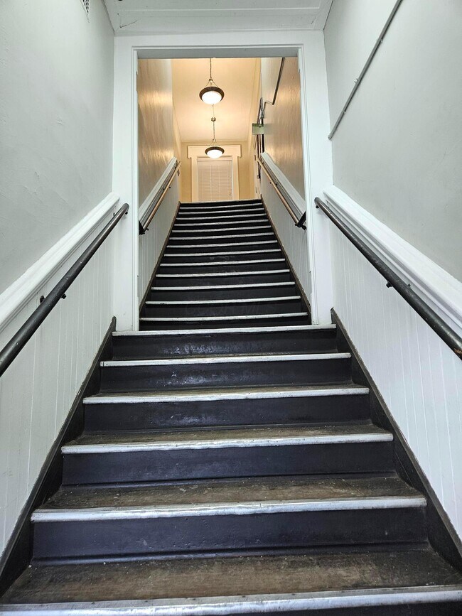 Building Photo - 4 N Park Pl