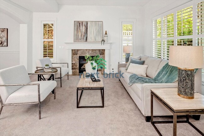 Building Photo - Spacious Home in Desirable Bellevue Neighb...