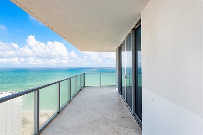Building Photo - 3101 S Ocean Dr