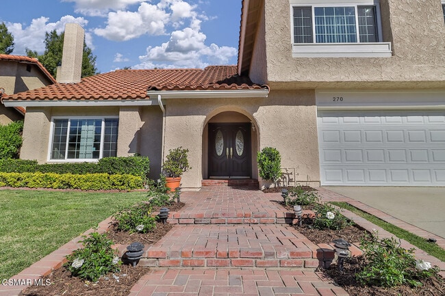 Building Photo - 270 Fox Hills Dr