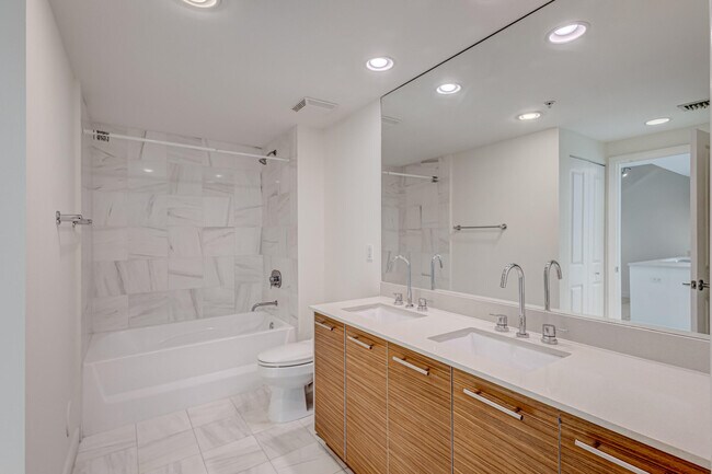 Building Photo - 480 Hibiscus St