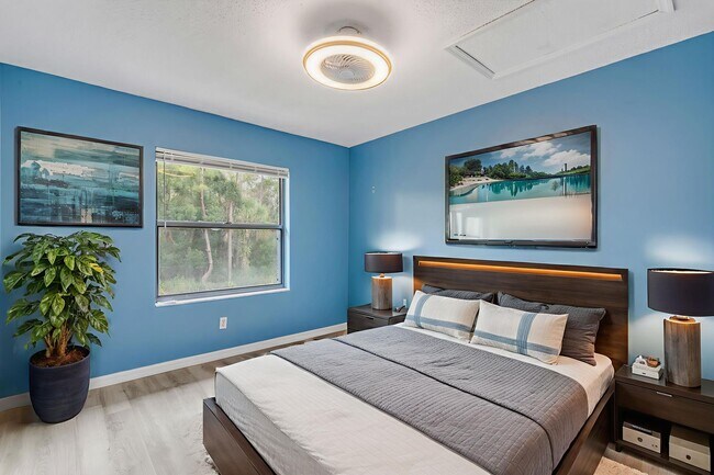 Building Photo - Spacious, sleek & central: 2Bedroom/2Bath condo in Daytona Beach!