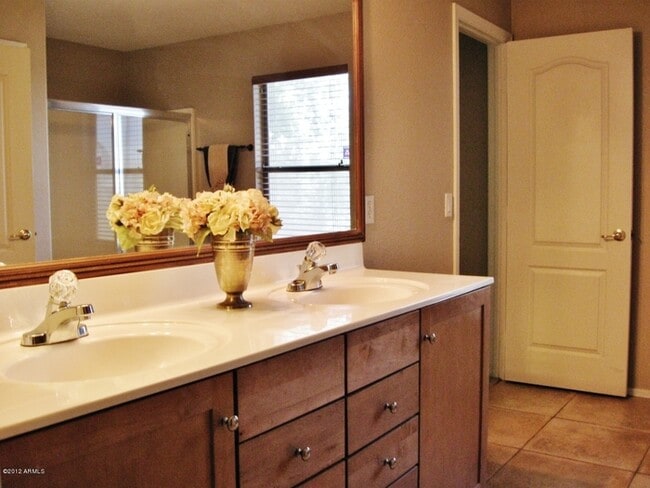 Building Photo - COMING SOON!! LOVELY 5-BEDROOM, 3-BATH GILBERT HOME