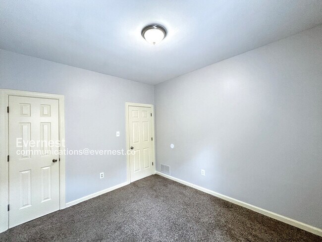 Building Photo - 692 Walnut Valley Ln