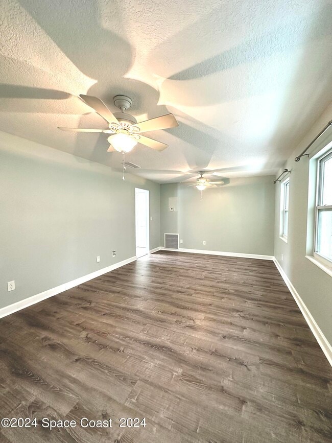 Building Photo - 245 Monaco Rd