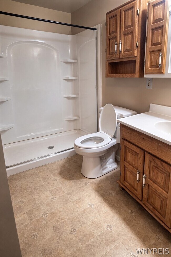 Building Photo - 67 Rose Ave