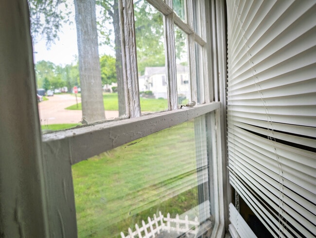 Building Photo - 7470 Sharon Dr