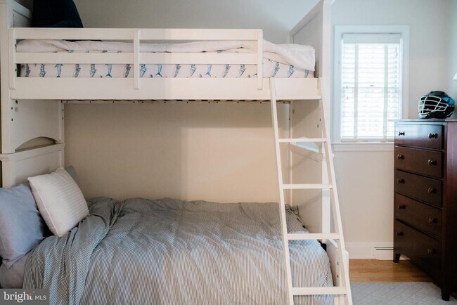 Building Photo - 2210 Boxmere Rd