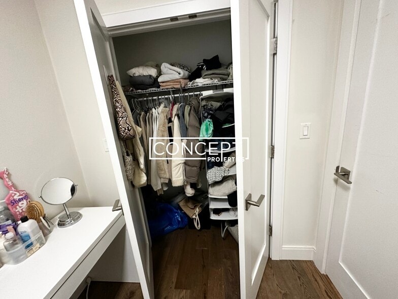 Building Photo - 988 Tremont St