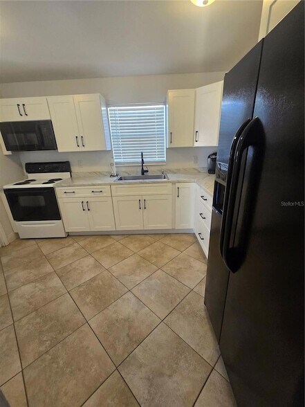 Building Photo - 3918 W Robson St