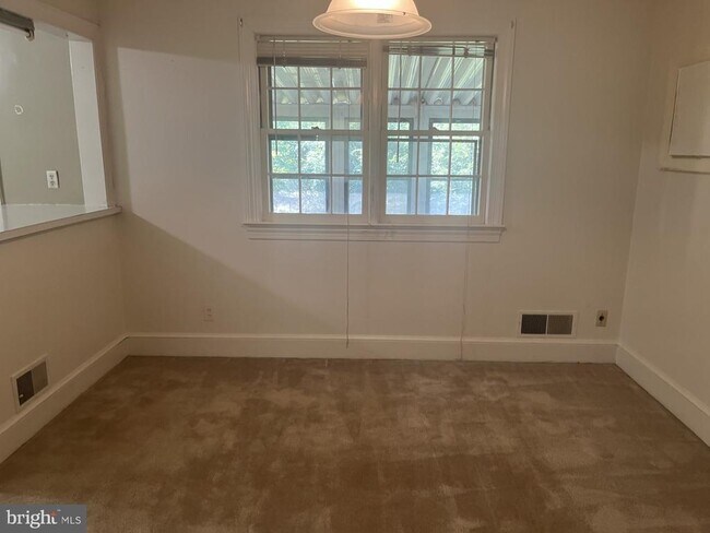 Building Photo - 4906 Hood Dr