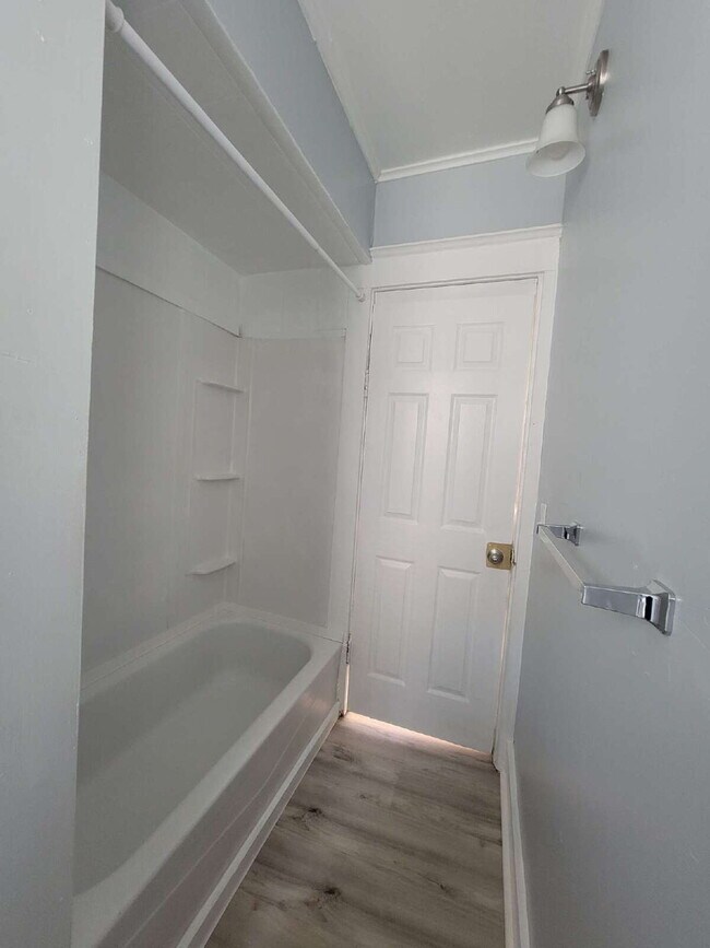 Building Photo - 3 Bedroom- Prime Rochester Location