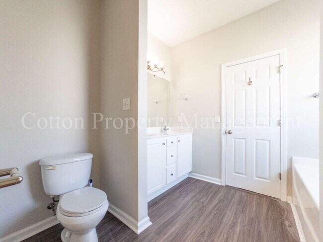 Building Photo - 448 Vallie Ln