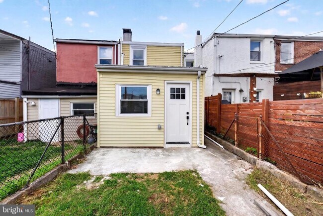 Building Photo - 3341 Chestnut Ave