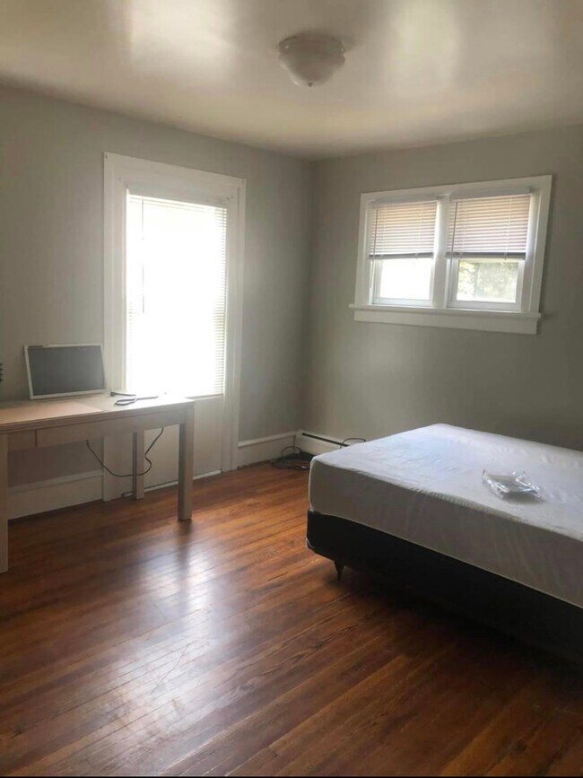 Unit 1 bedroom - 126 Hudson St