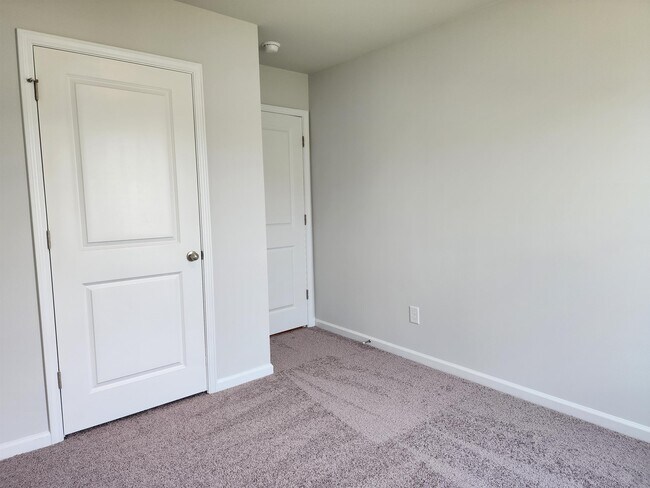 Building Photo - 1015 Course Ln