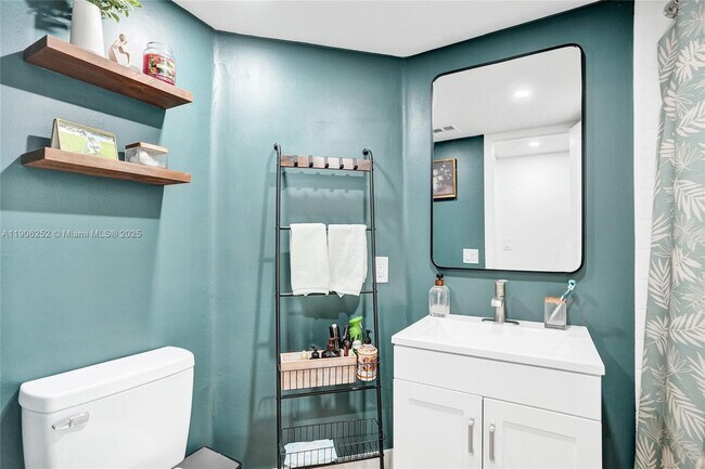 Building Photo - 8137 NW 17th Manor