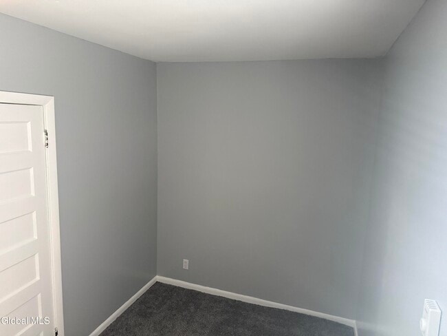 Building Photo - 822 Hampton Ave