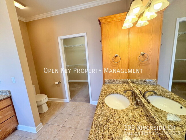 Building Photo - 100 Riverside Dr