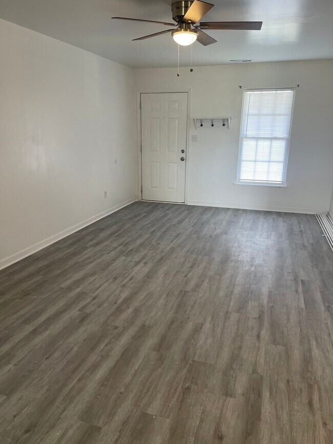 Building Photo - 25 Lone Walnut Rd