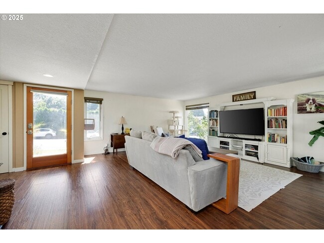 Building Photo - Bull Mountain Gem – Single-Level 3BR with 2 Living Areas, Large Yard & Pergola Patio