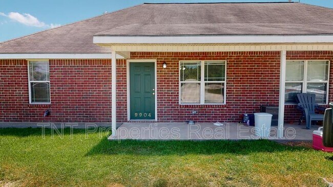 Building Photo - 9904 Risky's Ranch Dr