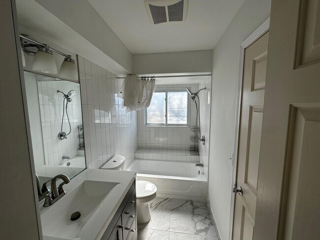 Building Photo - 41507 Simcoe Dr
