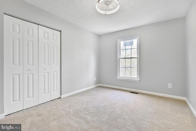 Building Photo - 7802 Shallowbrook Ct