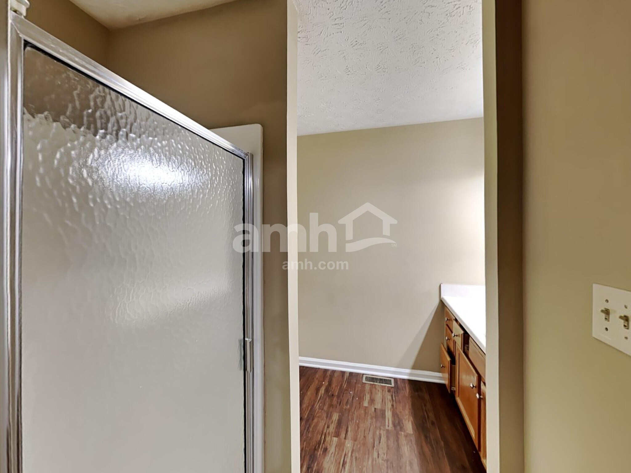 Building Photo - 251 Stewart Dr