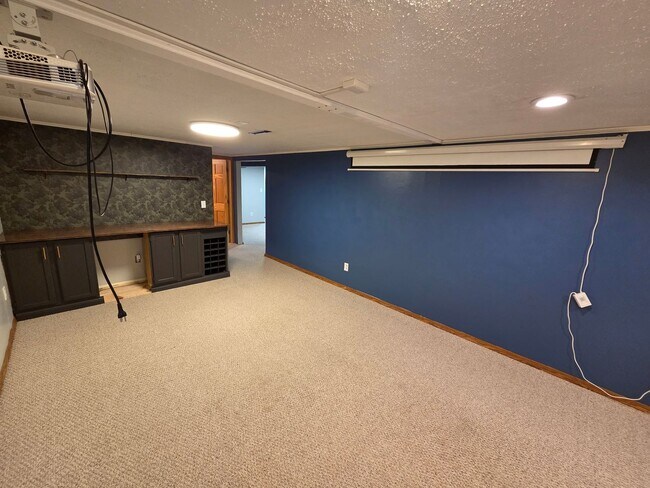 Building Photo - Renovated Beauty in Spring Lake Park