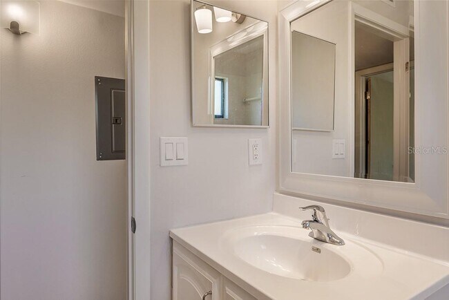 Building Photo - 11802 Raintree Lake Ln