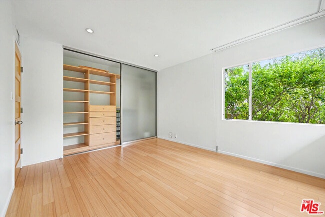 Building Photo - 9512 Duxbury Ln