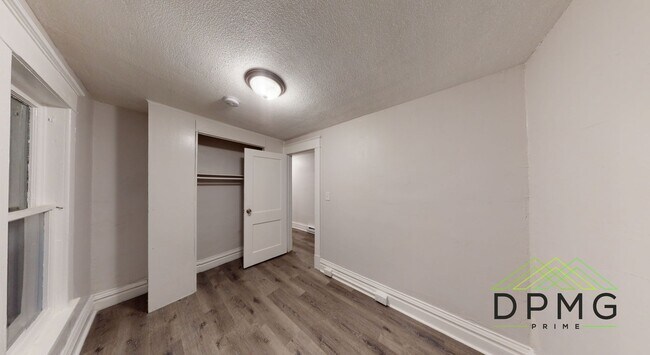 Building Photo - 214 E Elm St