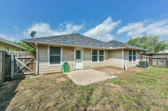 Building Photo - 19822 River Breeze Dr