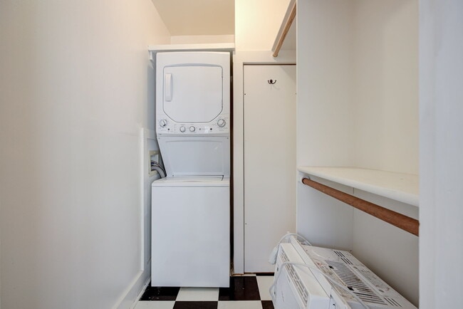 Building Photo - 401 S Berry Rd