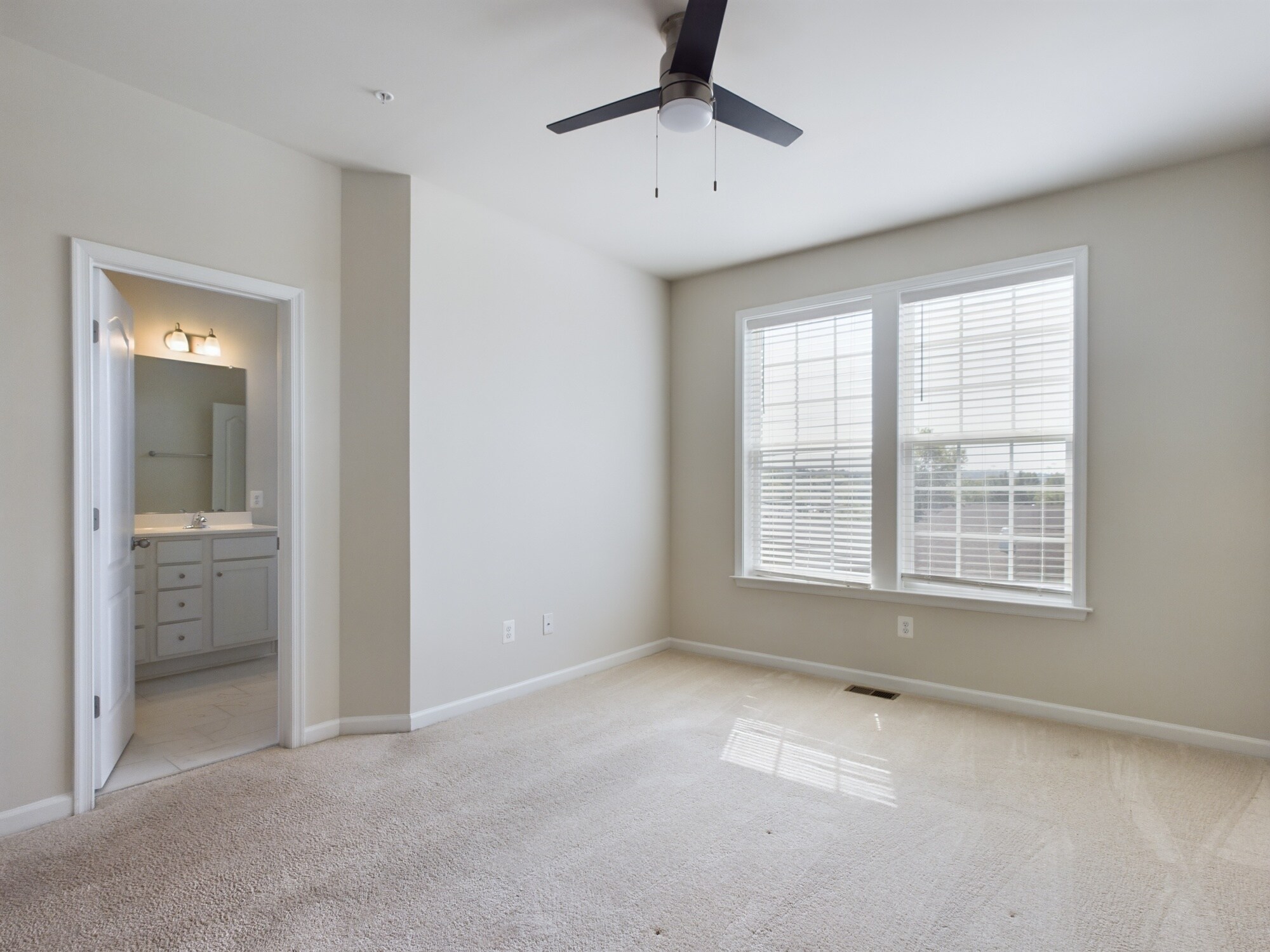 Building Photo - 25 Chester Ct