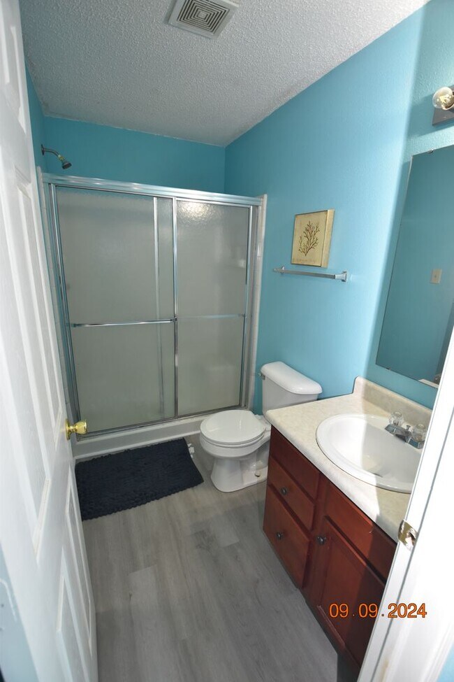 Building Photo - 3 Bedroom, 2 Full Bath Home in Greenfield