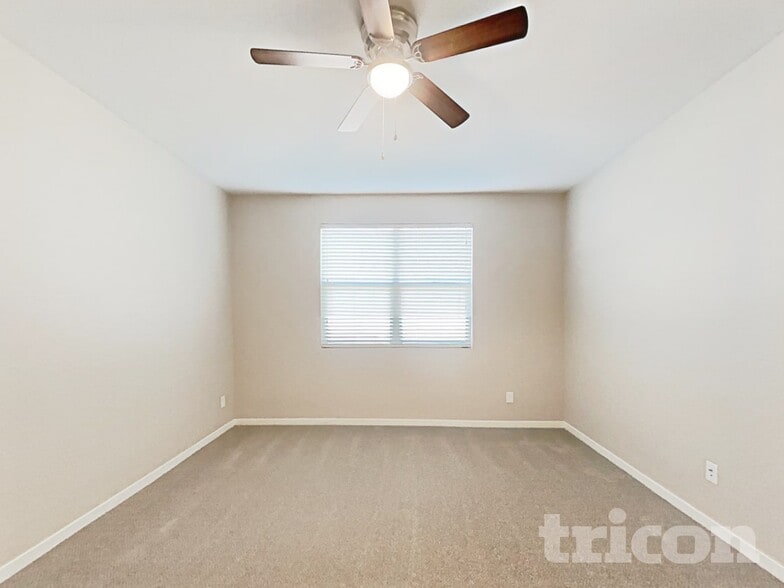 Building Photo - 2422 S 236th Dr