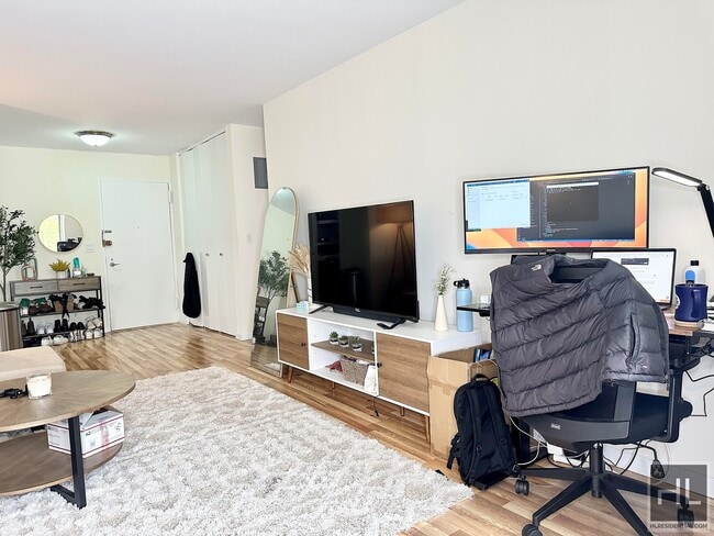 Building Photo - 220 EAST 65 STREET