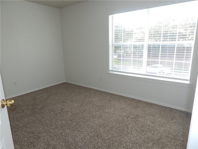 Building Photo - 13521 Shawna Dnay Dr