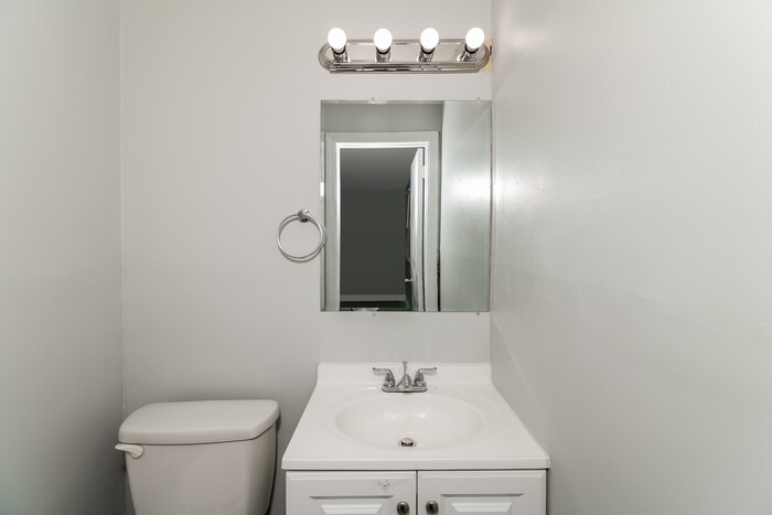 Building Photo - 1513 Omega Dr
