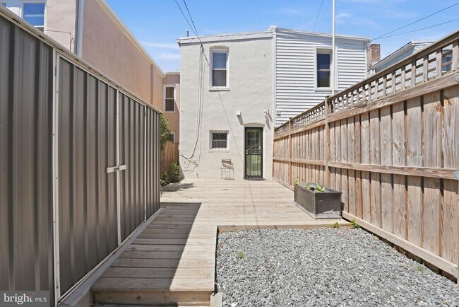 Building Photo - 1423 Duncan St NE