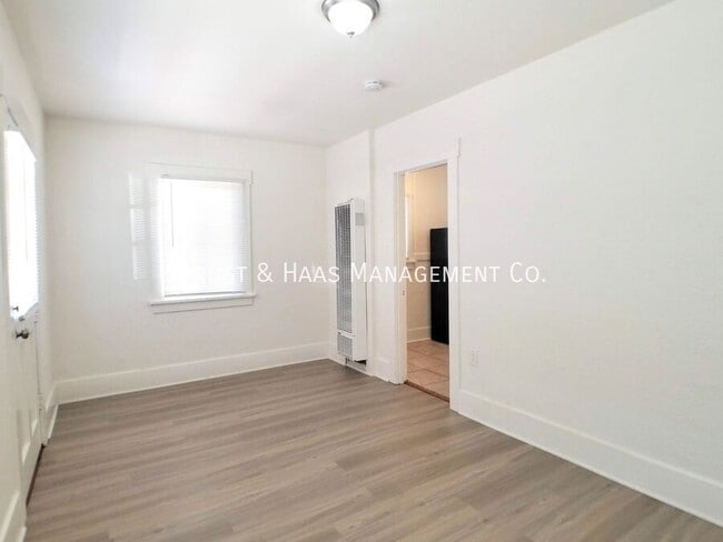 Building Photo - 1510 Hile Ave
