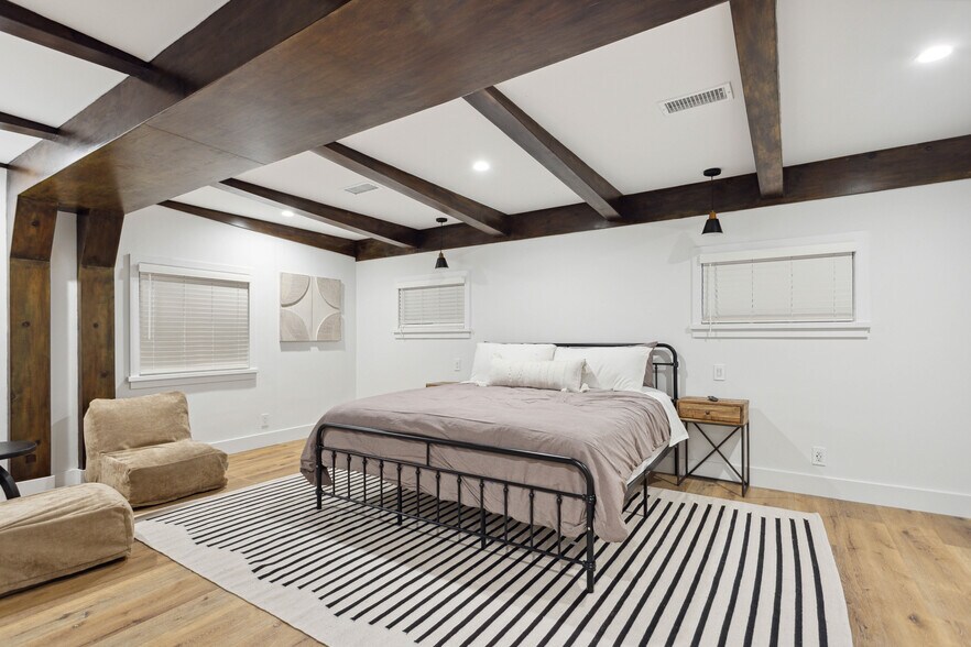 Building Photo - 19119 Ingomar St