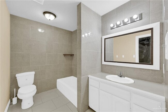 Building Photo - 23 Tulip Cir